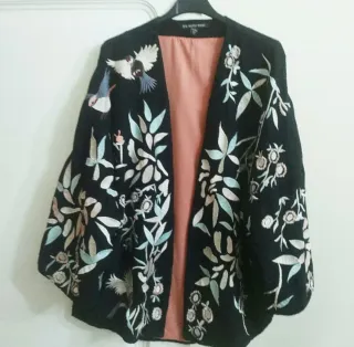 Chaqueta kimono Zara bordada flores y aves