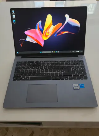 Portátil Huawei Mate D16 2024 i5 512GB SSD