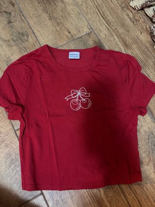 Camiseta Bershka Roja Cerezas Talla M