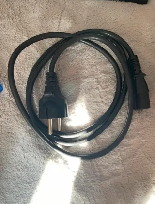 PS4 Pro 1TB + Mando, Cavi e Gioco