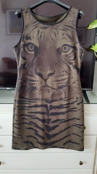 Vestido con estampado de tigre