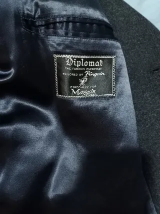 Abrigo de lana, color plomo marengo,talla XL.