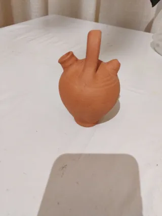 Botijo de barro pequeño