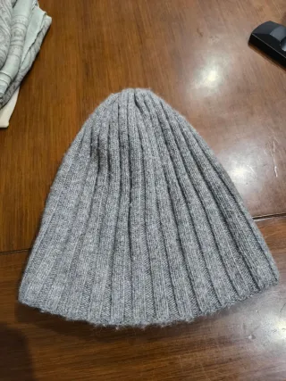 Gorro de lana gris
