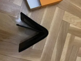 Cartera Louis Vuitton Negra con Caja