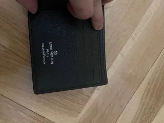 Cartera Louis Vuitton Negra con Caja