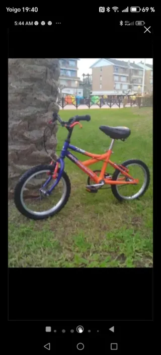 Bicicleta infantil naranja y azul