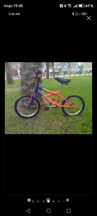 Bicicleta infantil naranja y azul