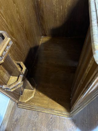 Mueble bar de madera con mármol