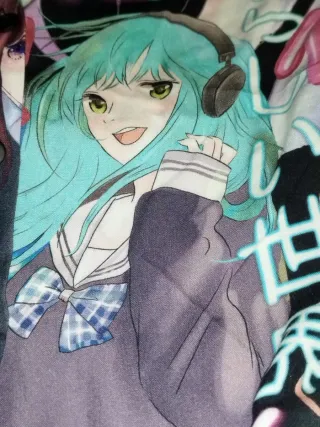 Camisa Corta Bershka Estampado Anime Manga Neón