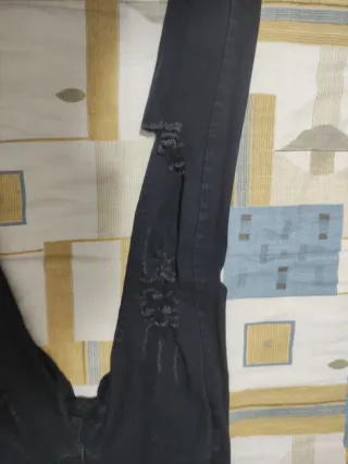 Peto vaquero skinny negro roto