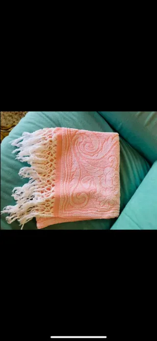 Asciugamano rosa con frange