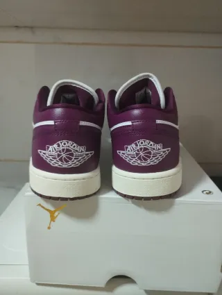 Jordan 1 Low Morado/Blanco Talla 42.5 Nuevas