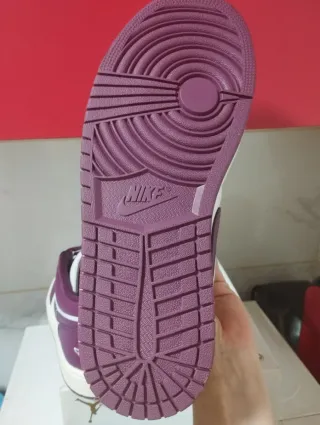 Jordan 1 Low Morado/Blanco Talla 42.5 Nuevas