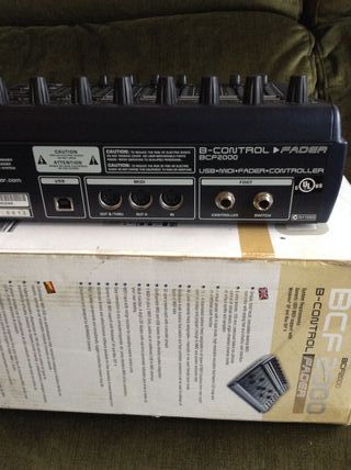 Controladora MIDI Behringer B-Control BCF2000
