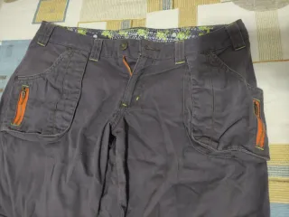 Pantalón cargo vintage gris con cremalleras naranj