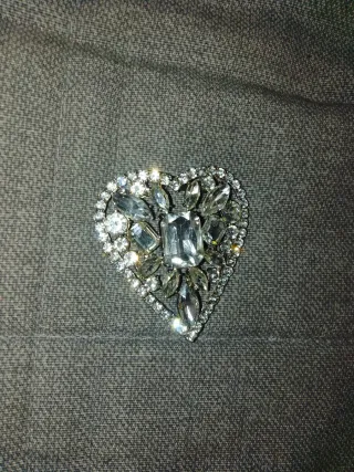 Broche Corazón Pedrería 6cm