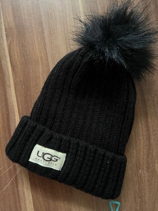 Gorro UGG Negro con pompón