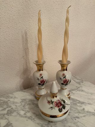 Candelabri in porcellana dorati e bianchi
