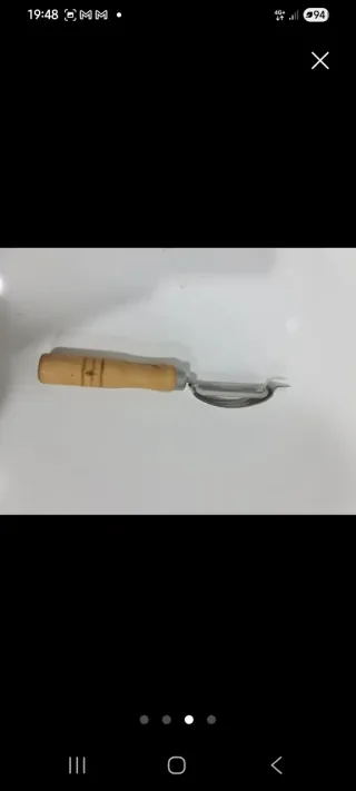 Pelador de verduras madera y metal