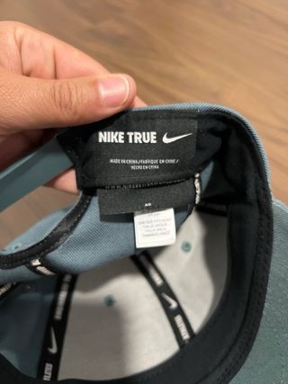 Gorra Nike Snapback Gris Negra