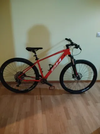 Bicicleta BH roja, cuadro 29 talla M