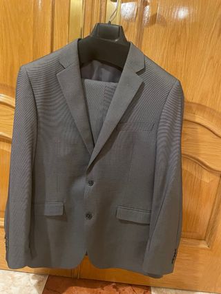 Traje de hombre gris