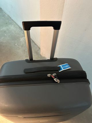 Maleta rígida grande Andare. leer descripción.