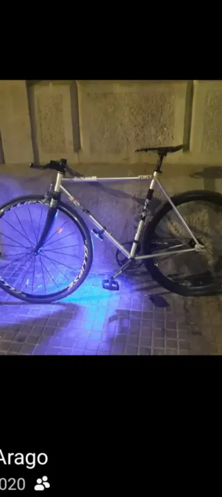 Bicicleta Fixie plateada