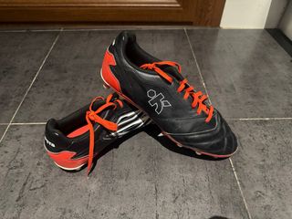 Botas de tacos negras y rojas