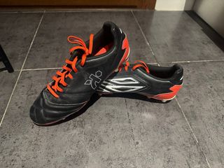 Botas de tacos negras y rojas