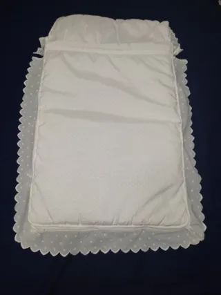 Saquito capazo bebé vintage blanco lacitos