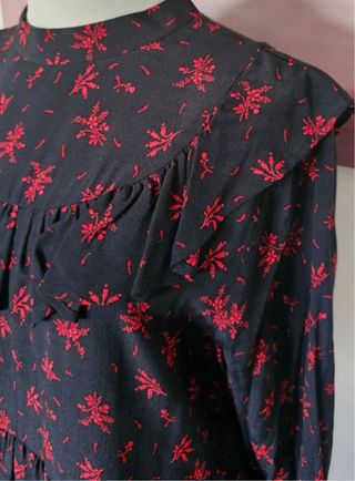 Vestido Zara Negro con Estampado Rojo