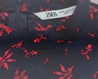 Vestido Zara Negro con Estampado Rojo