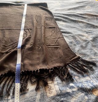 Pañuelo/Bufanda marrón con flecos