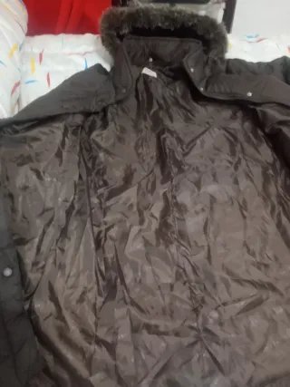 Chaquetón marrón con capucha