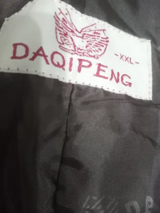 Chaquetón marrón con capucha