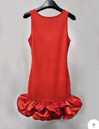 Vestido curto vermelho com folhos