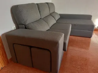 Divano 2 posti + chaise longue grigio. En Relleu.