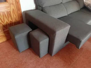 Divano 2 posti + chaise longue grigio. En Relleu.