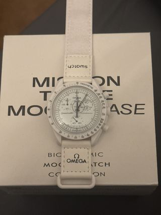 Omega x Swatch Moonswatch Snoopy Bianco