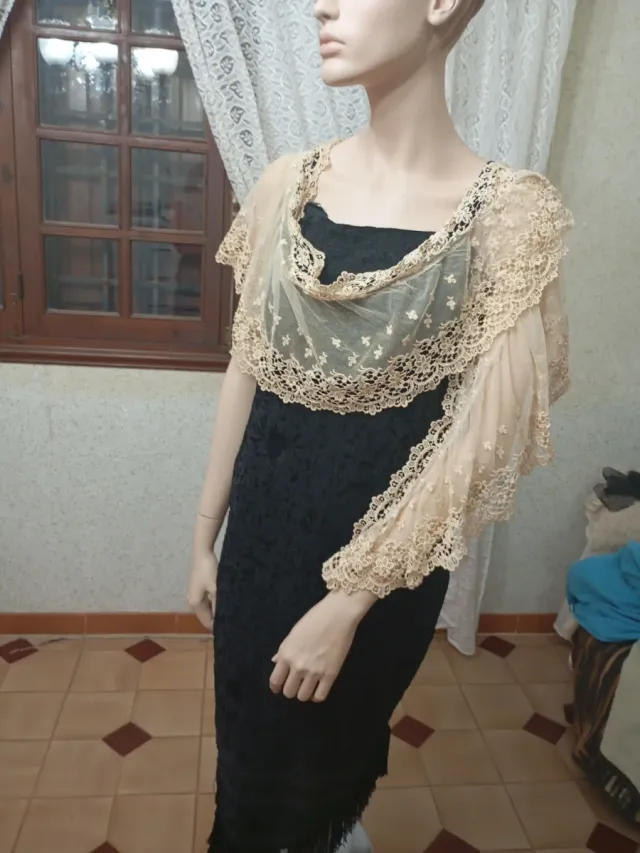 Chal victoriano encaje beige 1900 artesanal