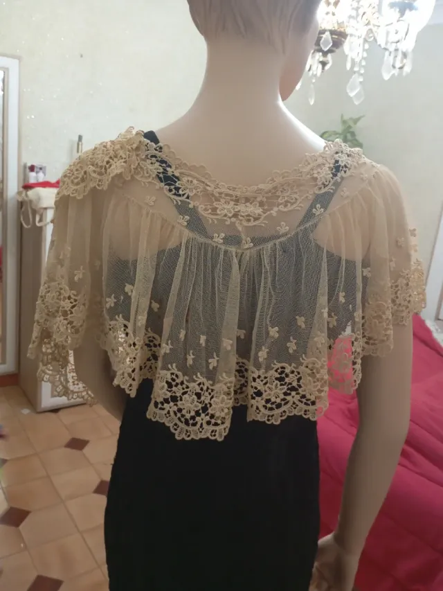 Chal victoriano encaje beige 1900 artesanal