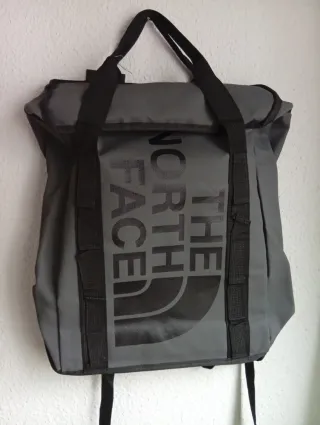 Mochila The North Face Gris Negra