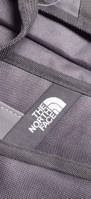 Mochila The North Face Gris Negra