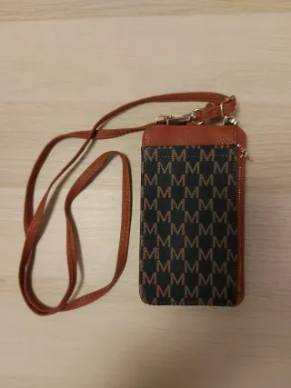 Cartera portamóvil con correa