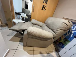 sofá individual beige de tela