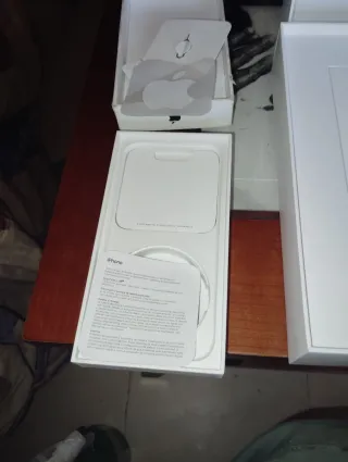 Lotto di scatole per iPhone e iPad 9ª Gen