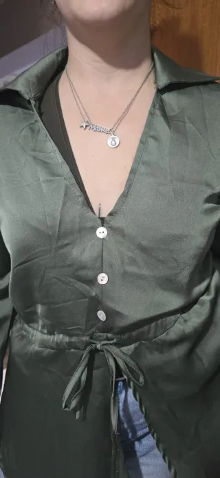 Blusa raso verde caza