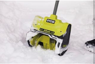 Quitanieves Ryobi 18V ONE+ 25cm NUEVA